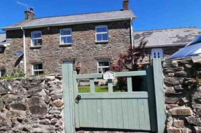 Pretty Neyland Cottage central to all attractions